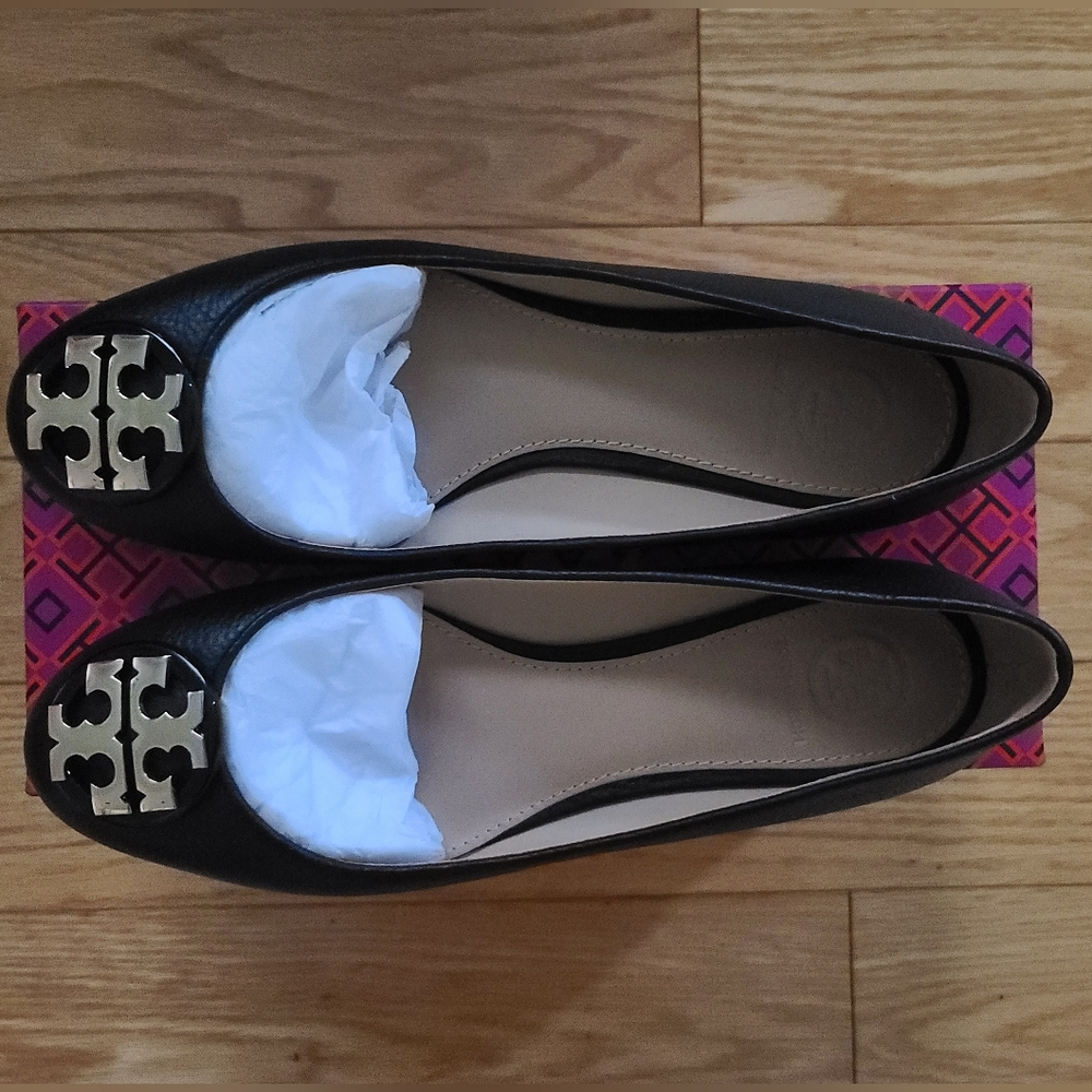 Tory Burch Claire Ballet Flat Tumbled Leather, 7, Black and Gold